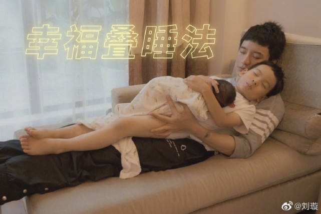 女儿|一家四口深情对视，7天前因超人妈妈受关注刘璇首晒二胎女儿正面照