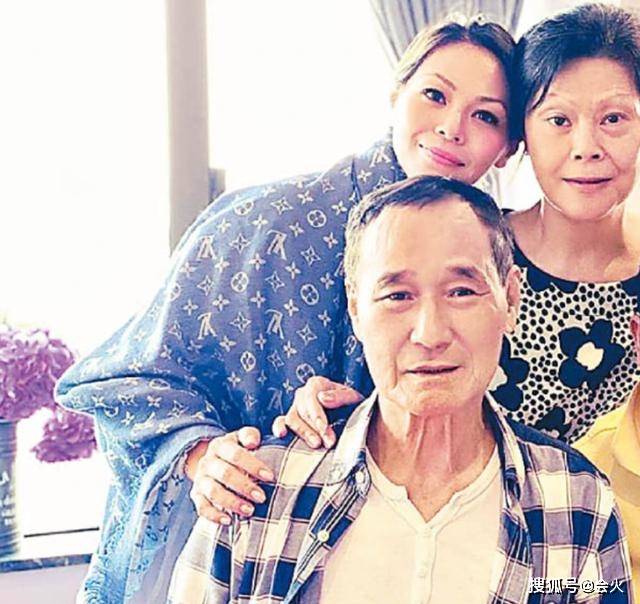 武打港星自曝患肺癌,病床照面露憔悴骨瘦如柴