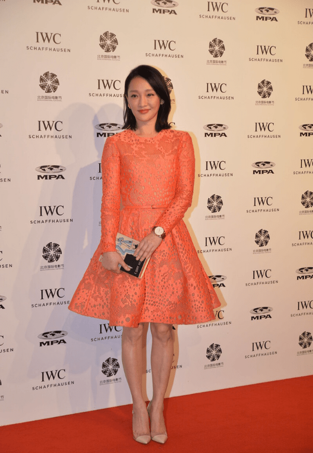 周迅|没修图周迅气质更好，倒是姚晨身材走形，这才是40岁真实的状态！