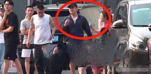 沈腾被曝通宵会美女，因与马丽太亲密遭老婆暗