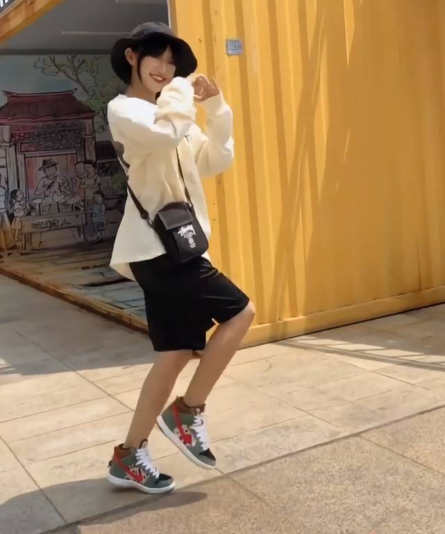 怎么把鞋带变短 e5672480a1974bf7bf3f428e19129518.jpeg