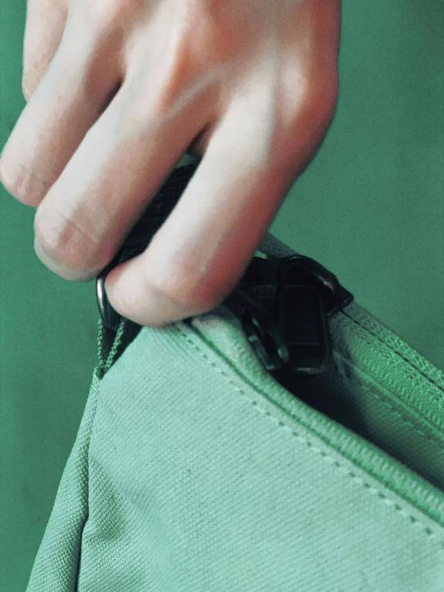 包包|初入职场的新人，如何选择包包？