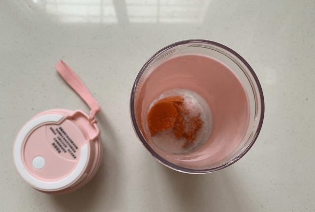 抹防晒霜对皮肤是否有害 2dd4b73428584b5f807381fd3bce6738.png