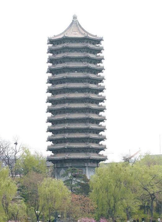 可是,北京大学里怎么会有这么高大神秘的建筑,它究竟是干什么用的呢?
