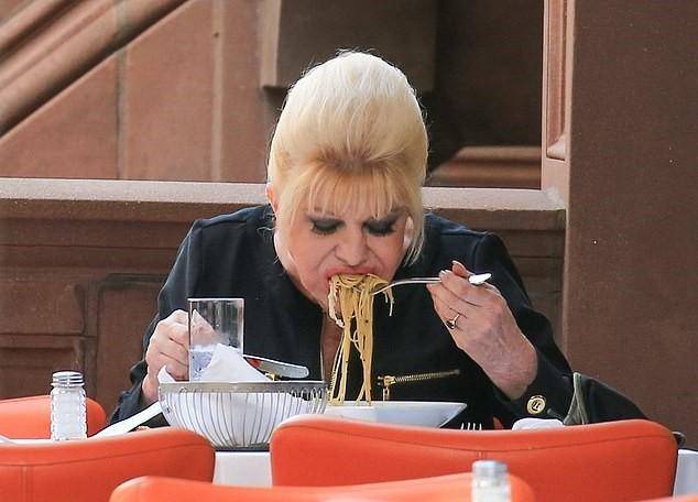 巫婆|伊万卡亲妈化妆像巫婆，吃面狼吞虎咽不擦嘴，年轻金发碧眼是模特