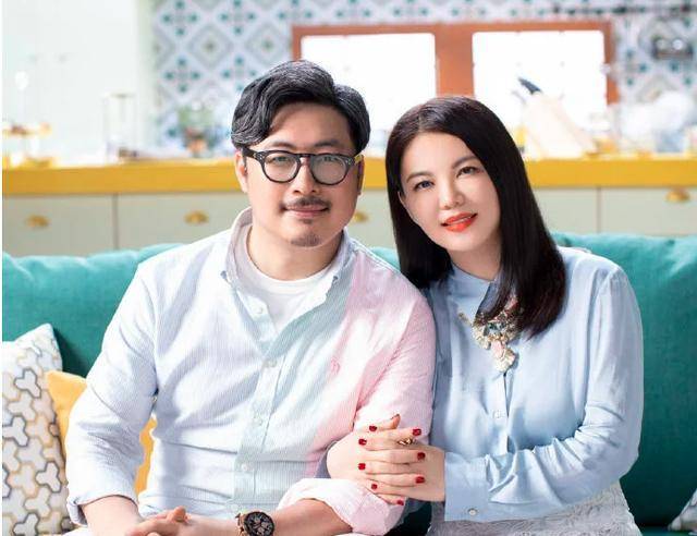 李湘再公开表白王岳伦，甜蜜分享国外结婚照，