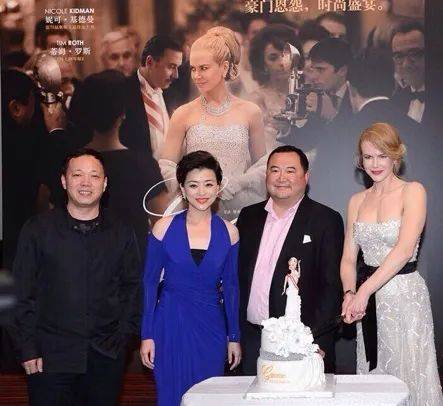 姐姐|杨澜是“乘风破浪姐姐”，52岁不服老，这么拼难怪是最富主持人