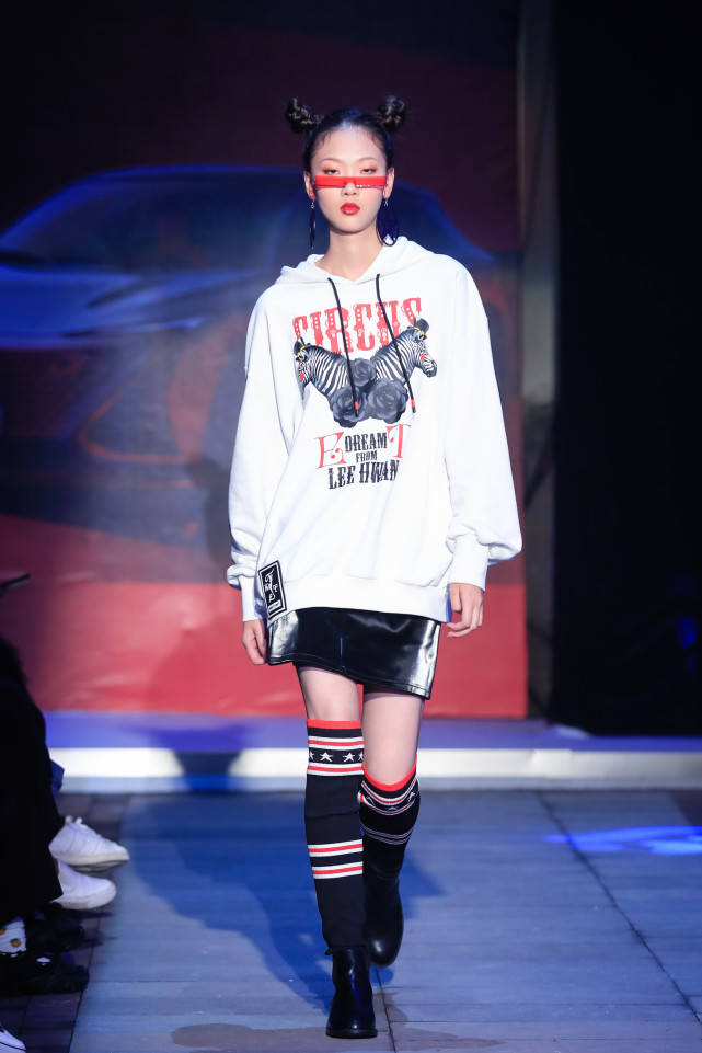 时尚|湛湛长江去 时尚骤雨来