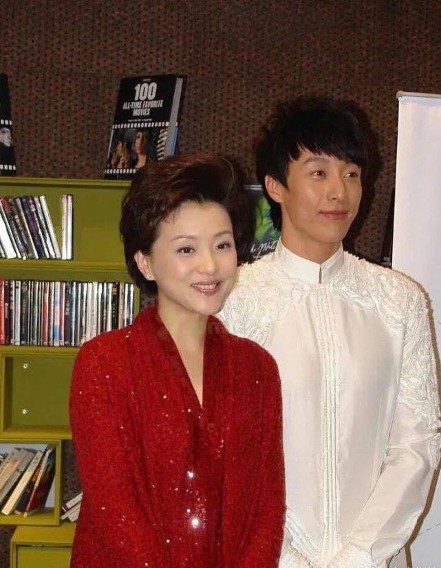 姐姐|杨澜是“乘风破浪姐姐”，52岁不服老，这么拼难怪是最富主持人