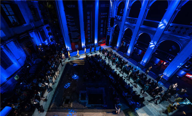 时尚|湛湛长江去 时尚骤雨来