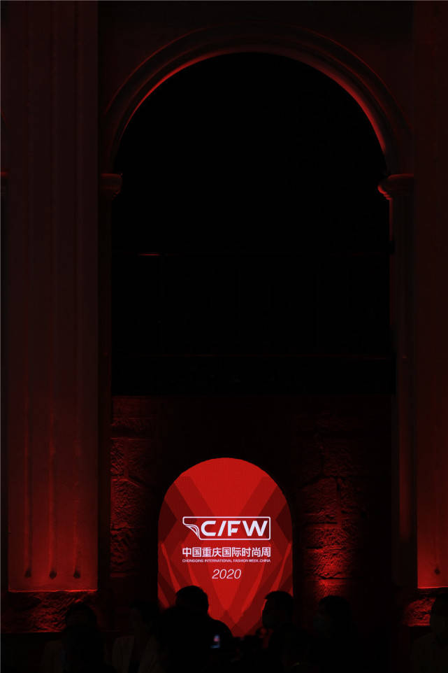 时尚|湛湛长江去 时尚骤雨来