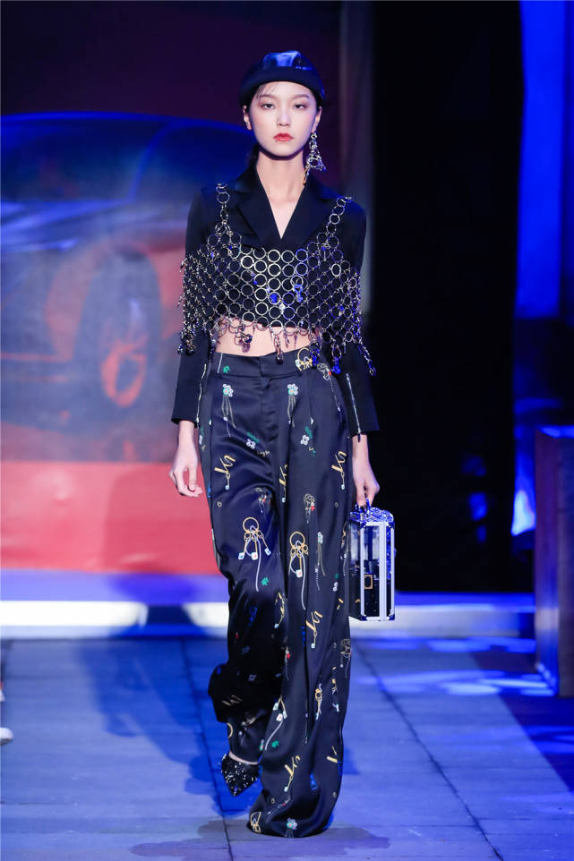 时尚|湛湛长江去 时尚骤雨来