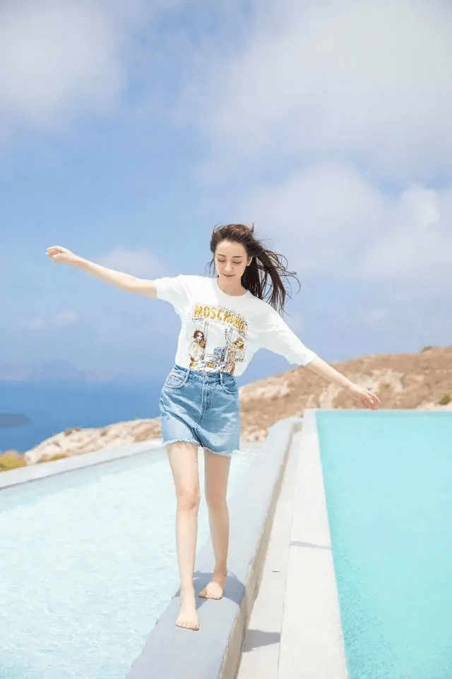 拍照怎么摆姿势女生更自然 ddc47214e91943faab2a645d4fd78601.png