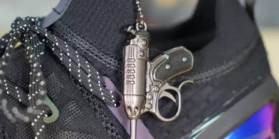 爆炸|国货逆天球鞋，脚感爆炸，送衣服还联名，发售价竟低于一千