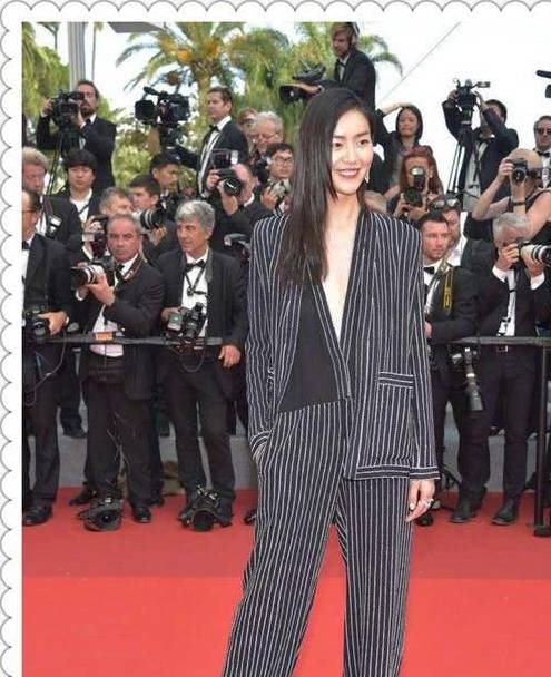 国模之|国模之光刘雯也败了？穿连体裤不秀身材玩气质，凹出象腿辣眼