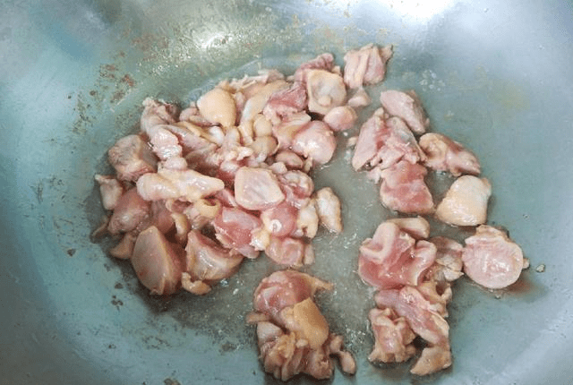 怎么把肉切丁 0c13a470085f4e5c9630080eaf24203d.png