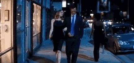 女性|多昂贵的礼服都不如一条小黑裙，比你想的更时髦，闪耀年底派对季