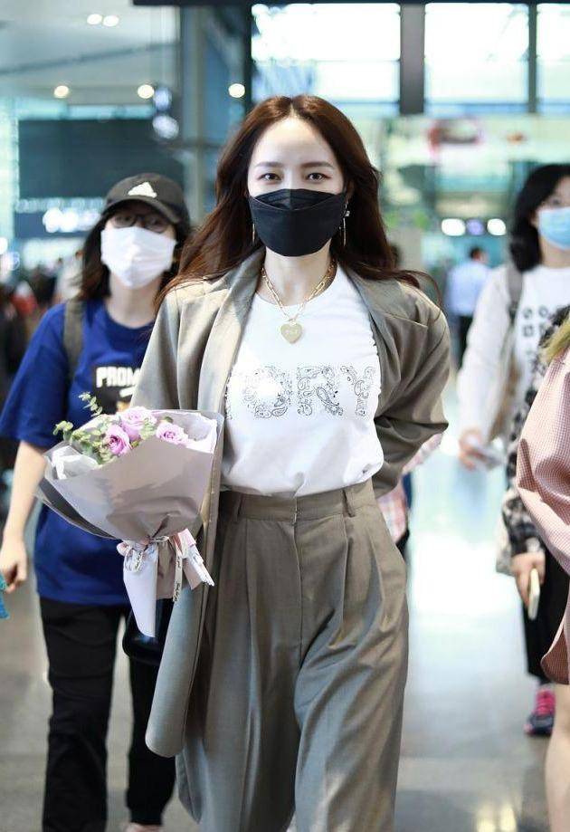 西装|孟佳竟将西装穿出了＂邋遢＂感？普通人想撑住，这3点真要注意