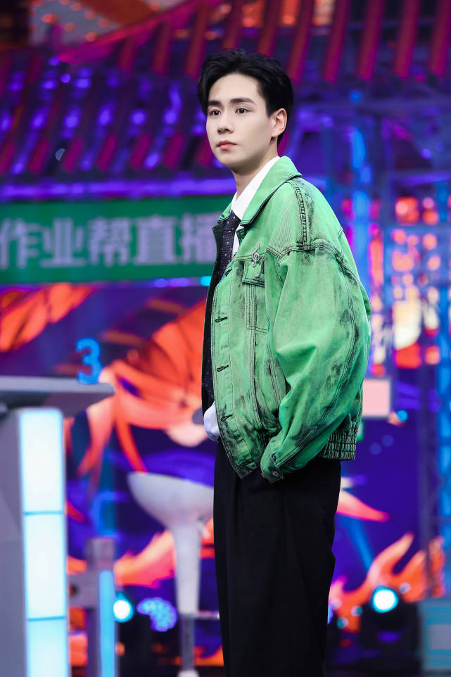 口碑|原创大火时口碑崩塌，现在又被拍到和女演员同框，他是恋爱脑？