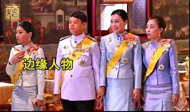 余瓦|泰王33岁小女儿思蕊梵，涂黑色唇膏出席派对，气场力压一众名媛