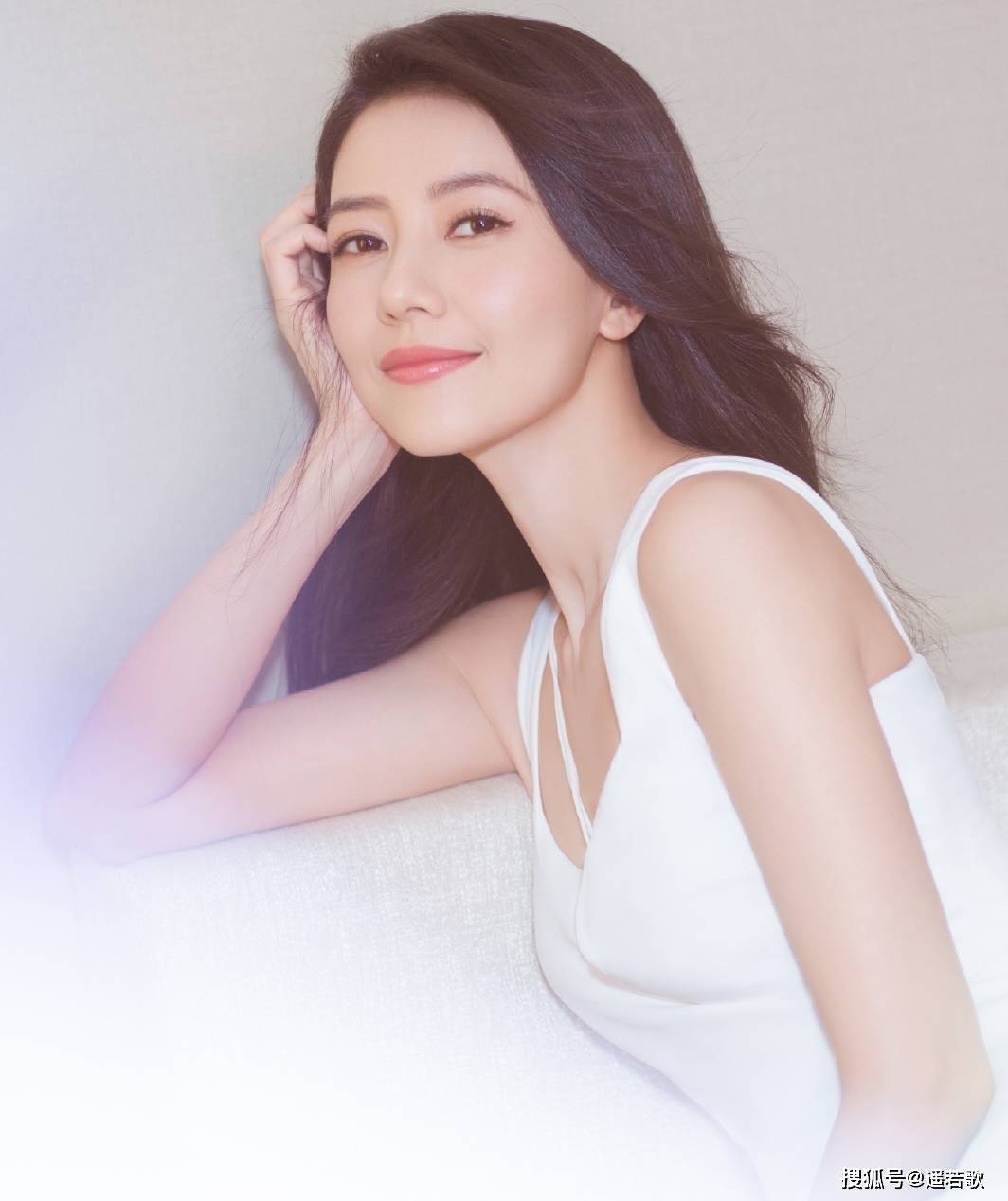 时尚迷人的气质女神 fa5d118400ce4e92b2e746ec72f36ed9.jpeg