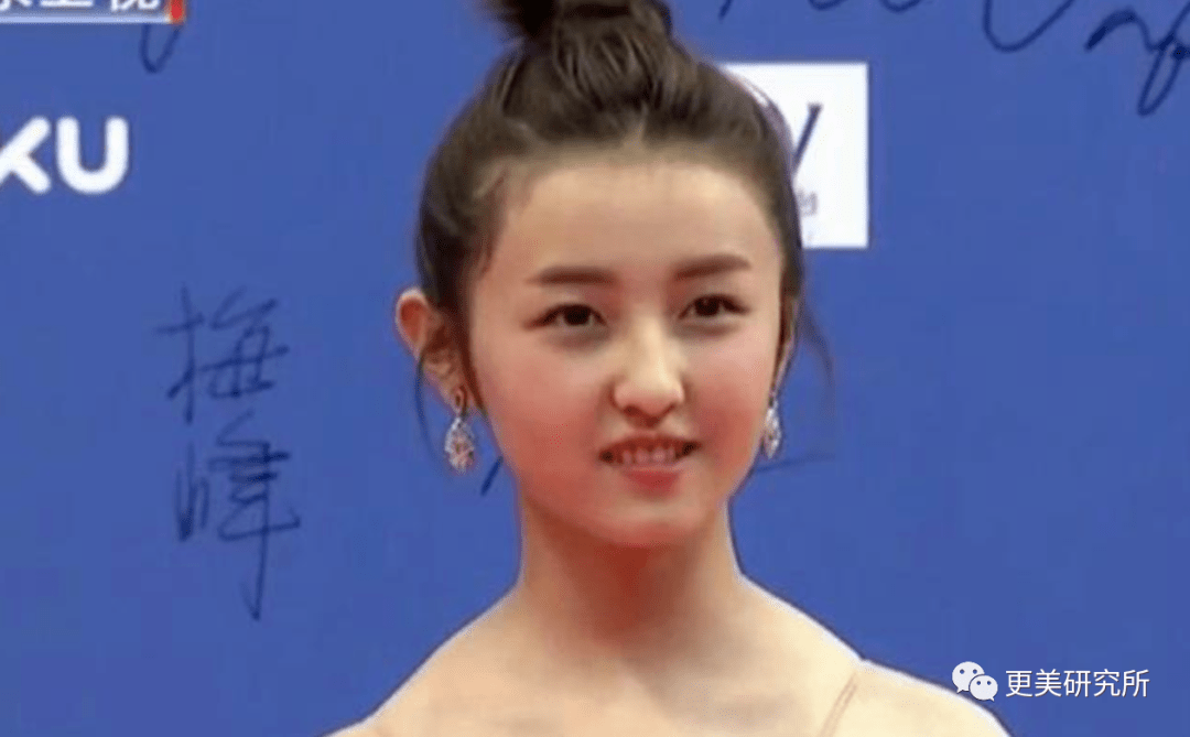张子枫|曾被关晓彤秒成渣，如今“整容式”长大，削掉斜方肌后美翻