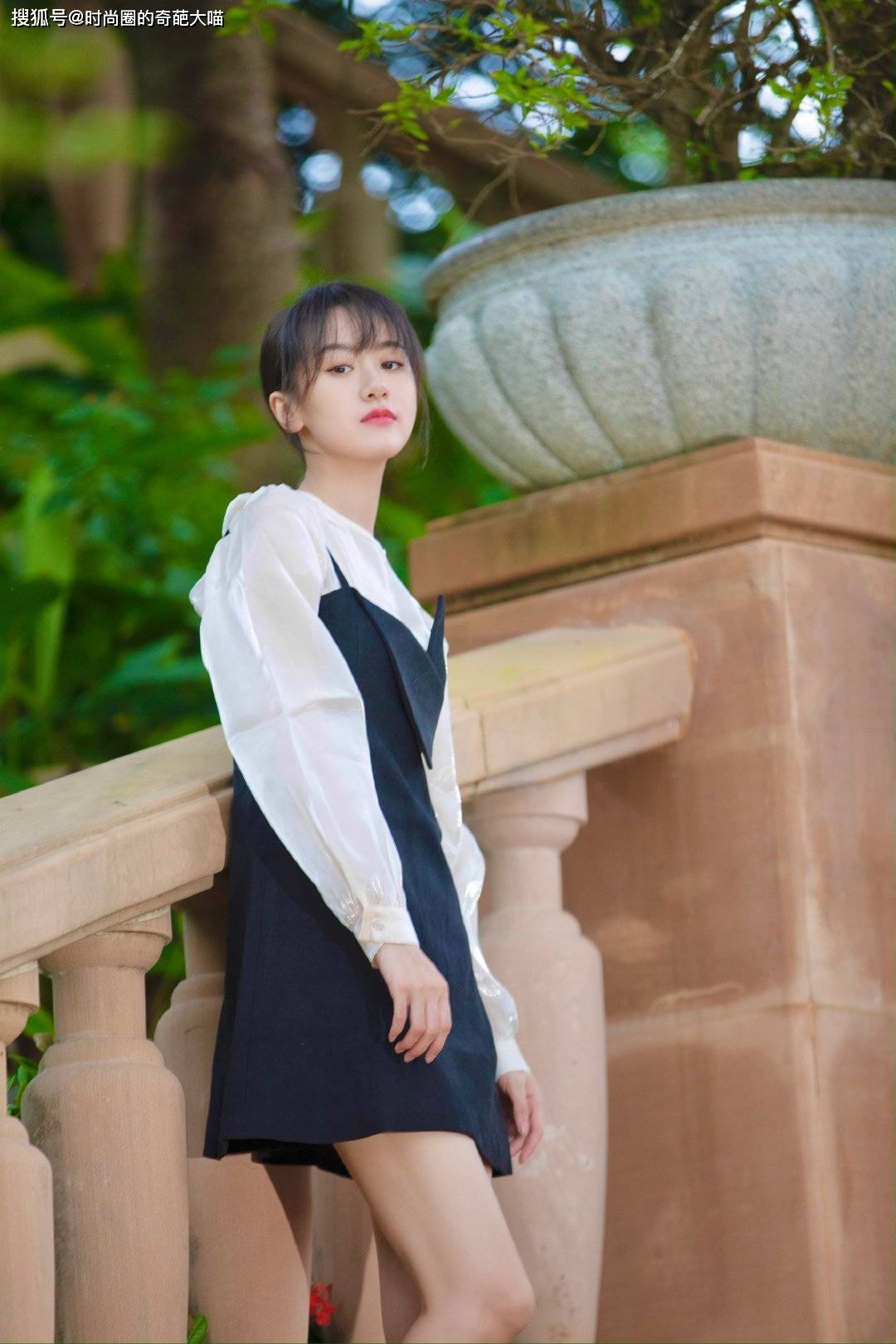 体态|精修图都救不了袁冰妍的苦情脸！体态减分，和剧中甜美模样差太多