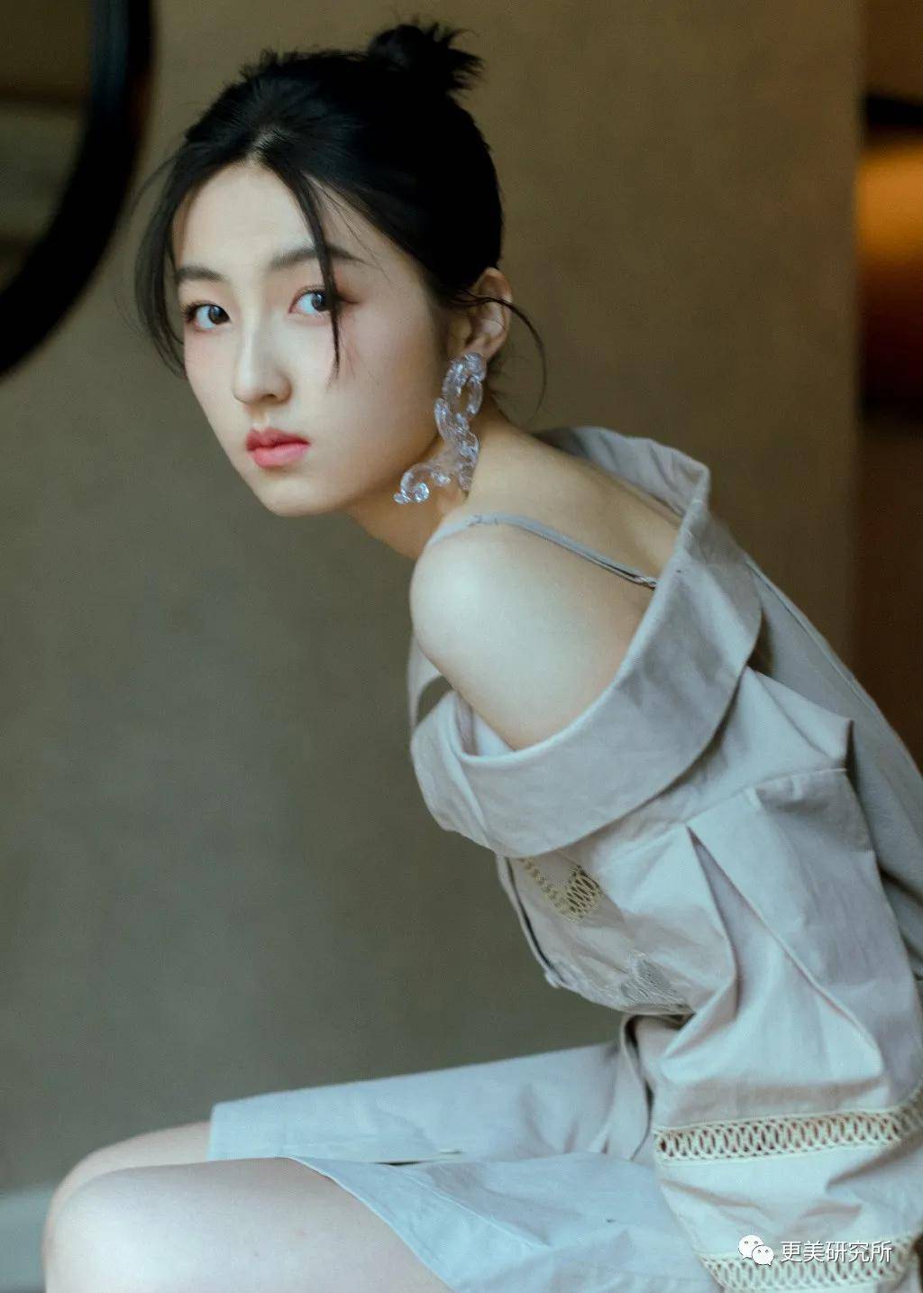 张子枫|曾被关晓彤秒成渣，如今“整容式”长大，削掉斜方肌后美翻