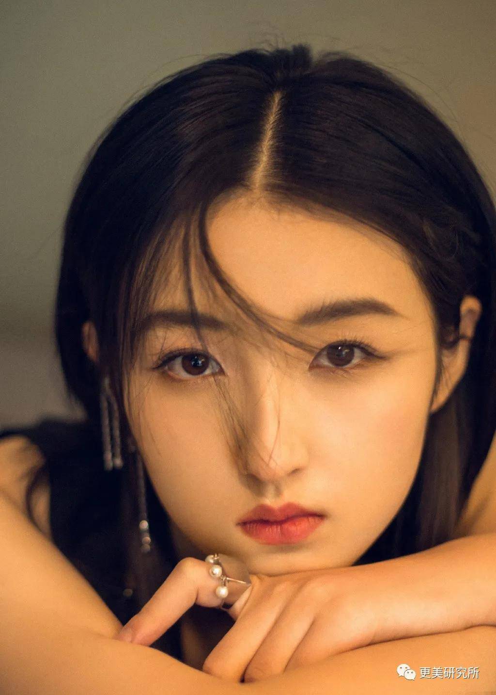 张子枫|曾被关晓彤秒成渣，如今“整容式”长大，削掉斜方肌后美翻