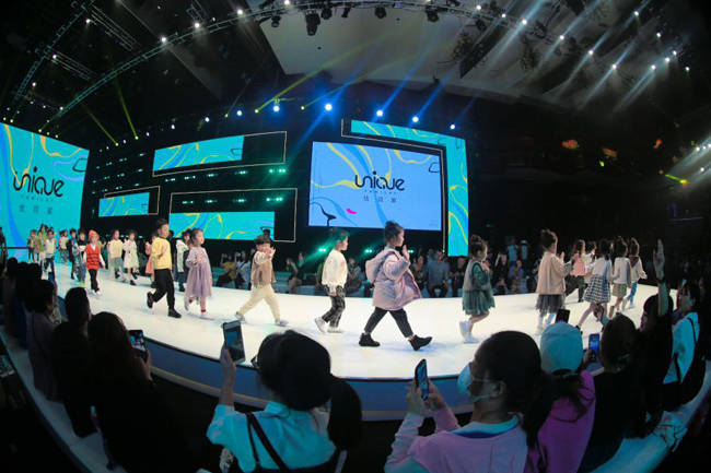 优目|2020常熟国际时装周 | 优目家UNIQUE & FAMILY 用心的视角诠释美