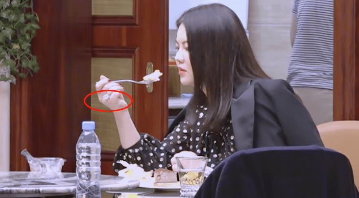 王岳伦|李湘夫妇有多壕气？奢侈首饰被打码，一身随意穿搭可抵一套房