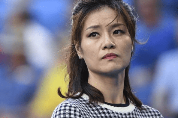 替父从军！网球金花李娜被迫上场，拿铜牌被扇耳光，教练：不如猪