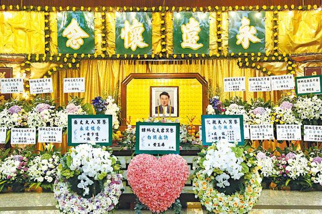 谭炳文出殡，88岁胡枫坚持上山送挚友火化，儿女