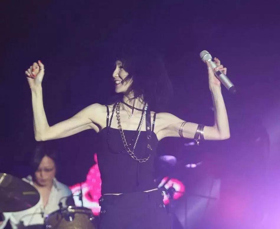 婚姻|张曼玉居然56岁了？谁说没有婚姻就孤零凄凉、不能追求自我？