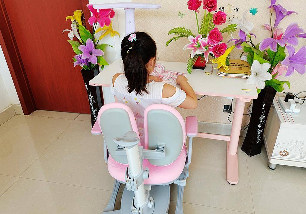 孩子|乐歌智能电动升降儿童学习桌评测：用心呵护孩子成长的每一步