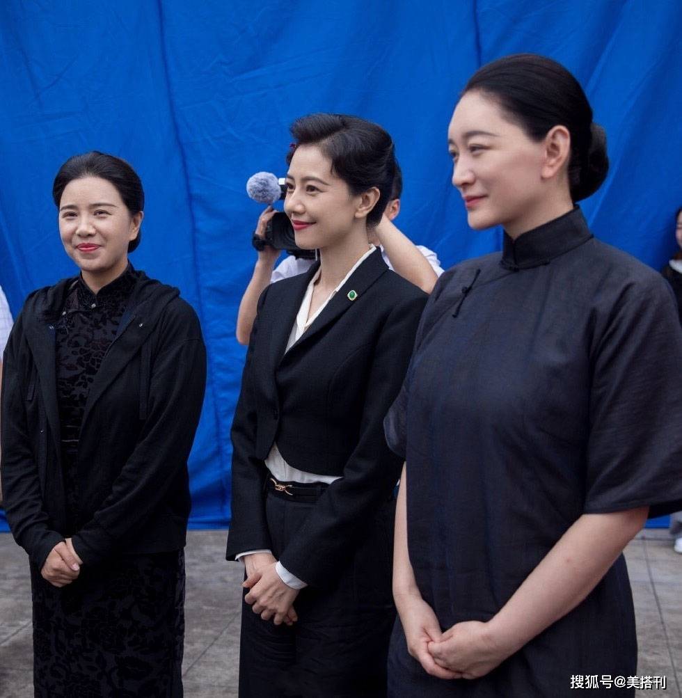 高圆圆|高圆圆李小冉罕见同框，差4岁保养和气质完全不同，李小冉胖了？