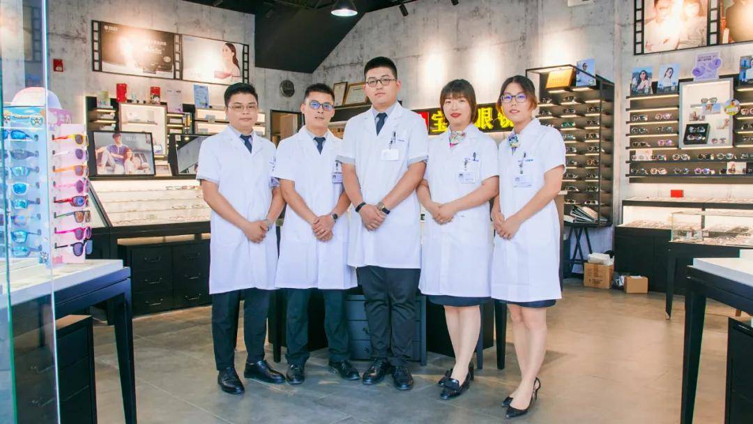 村上|隐形眼镜界爱马仕~爱尔康水梯度和村上隆太阳花，戴上就不想脱