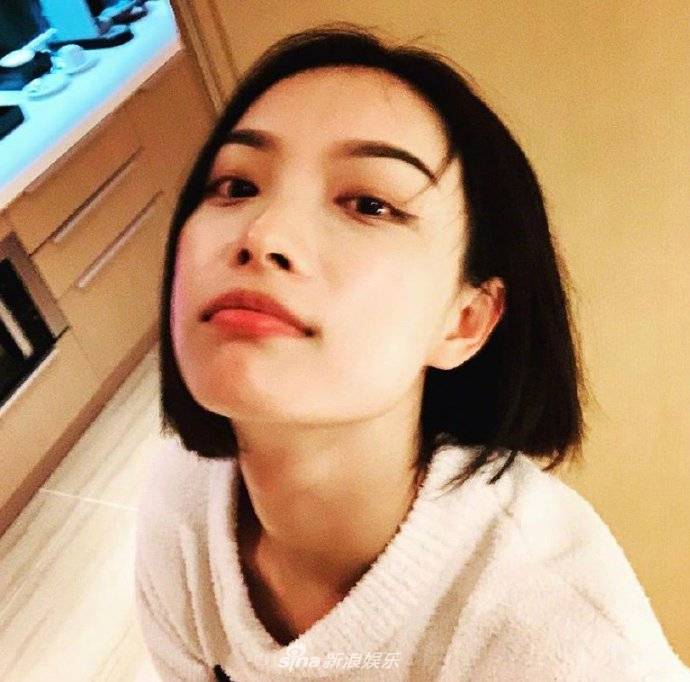 手机如何自拍头像 f5933bdda91e402b8373e5716495301e.jpeg