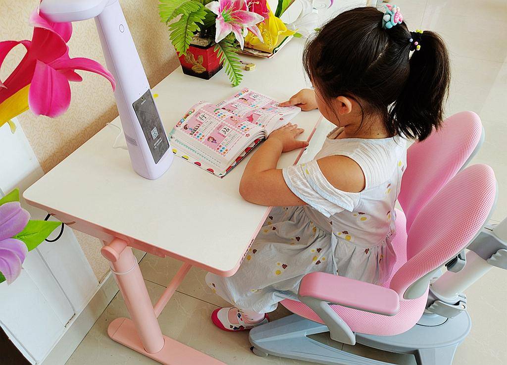 孩子|乐歌智能电动升降儿童学习桌评测：用心呵护孩子成长的每一步