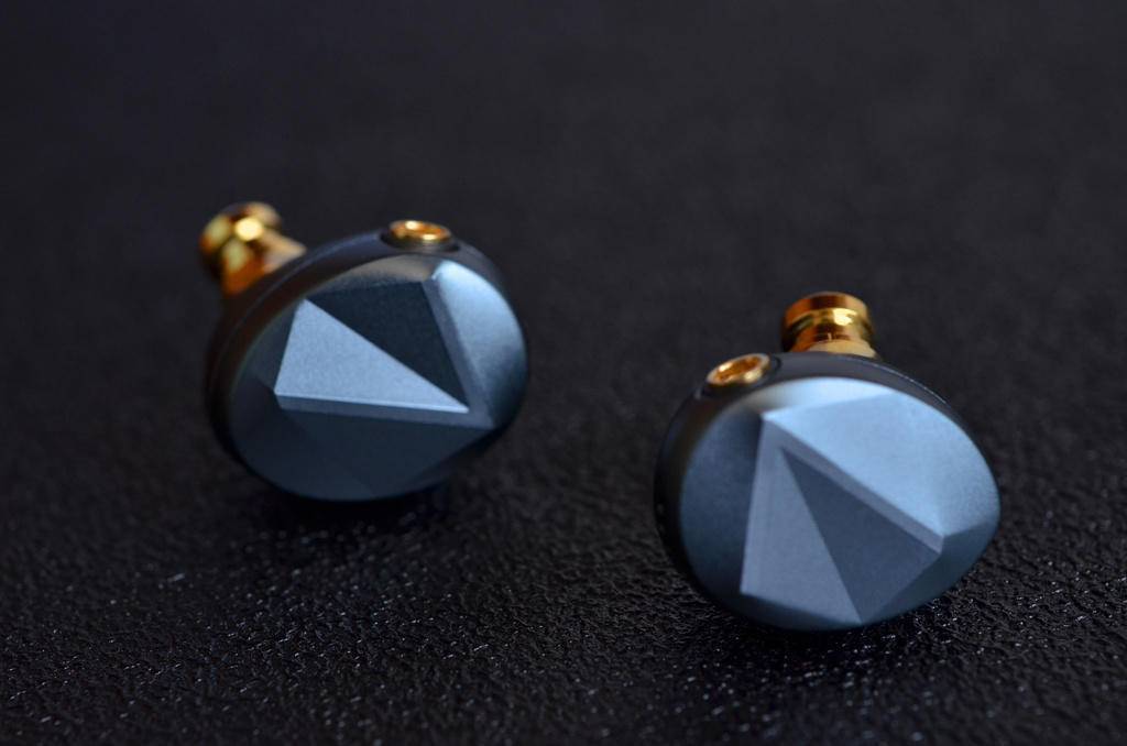 塞子|七赫兹i-88调音成熟、好听，老烧眼中可首推的千元级单动圈