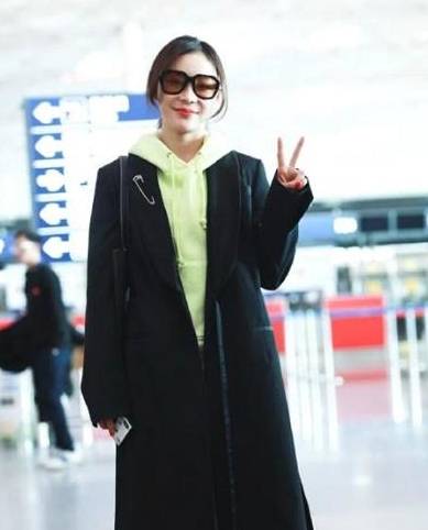 气质|奔四的女人，3种“显老”色要少穿，拉低气质不说显老气