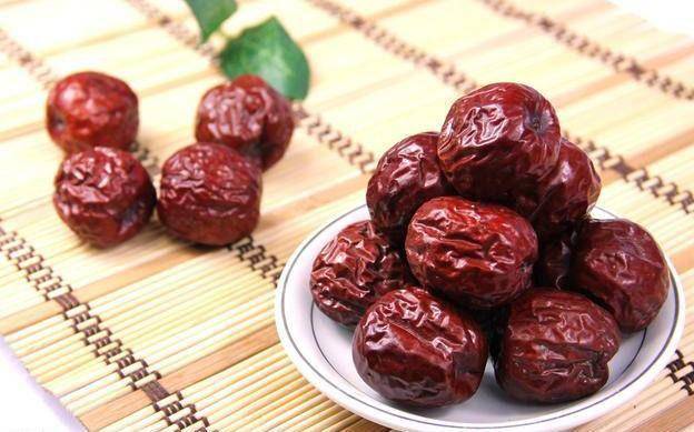 红枣|吃3物,提神醒脑、活血强身、镇静止痛,补水护肤女人想气色好