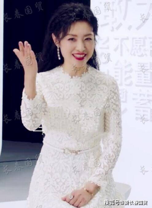 52岁周涛近照曝光,肤白貌美端庄大方,气质颜值不减当年