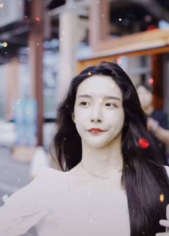 一笑|整容后遗症？艾比新视频一笑就脸就崩盘，滤镜都遮盖不住