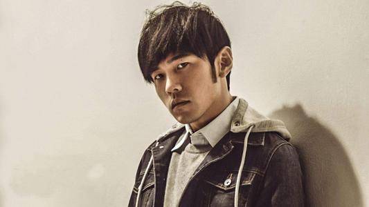 时尚|周杰伦多次夸赞妈妈时尚，看到照片，一般人比不了这种潮范