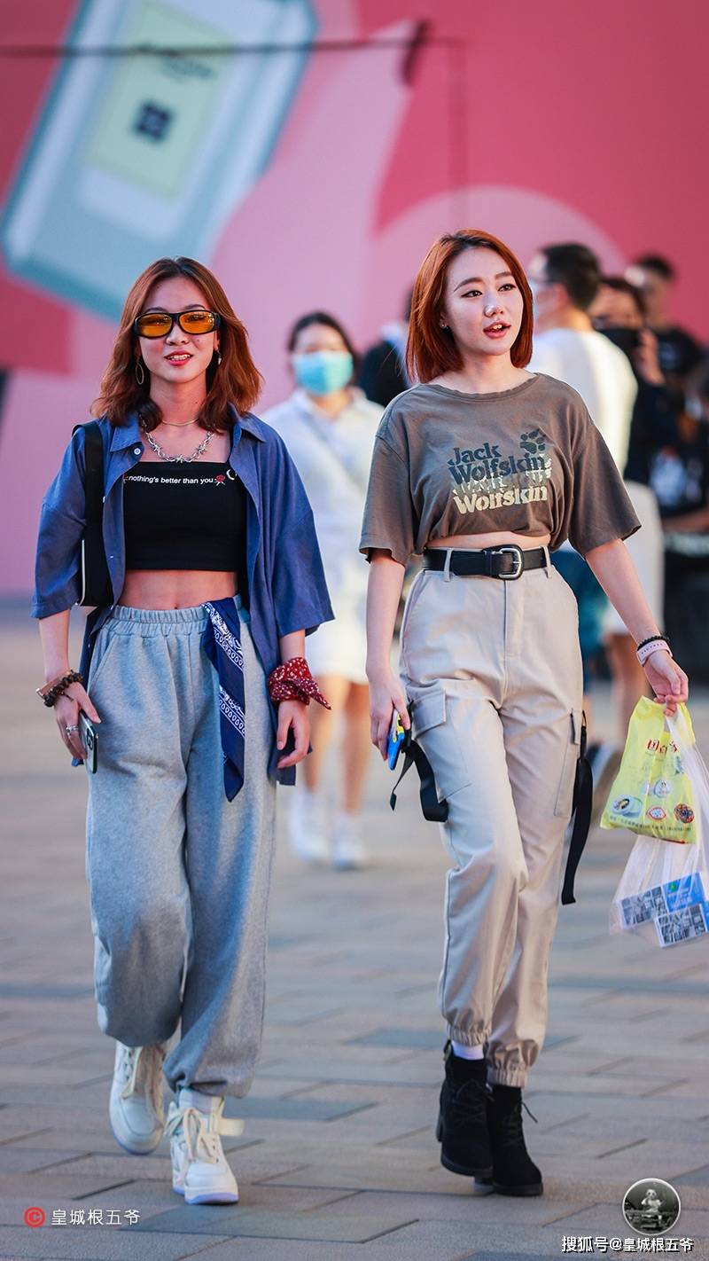潮流|街拍：关于潮流的穿搭，其实并不是每个人天生就会搭配的