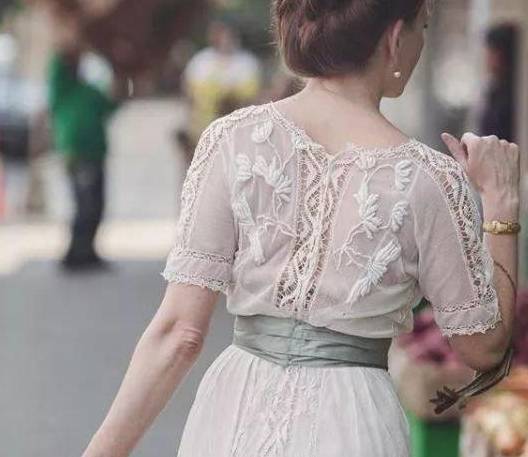 世纪|她亲手制作出十八九世纪复古裙,穿越时空的美感棒呆