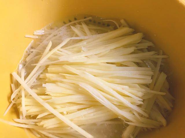 芹菜炒土豆丝做法不焯水 ec5ace7a82e447bc989b073e7ebfde54.jpeg