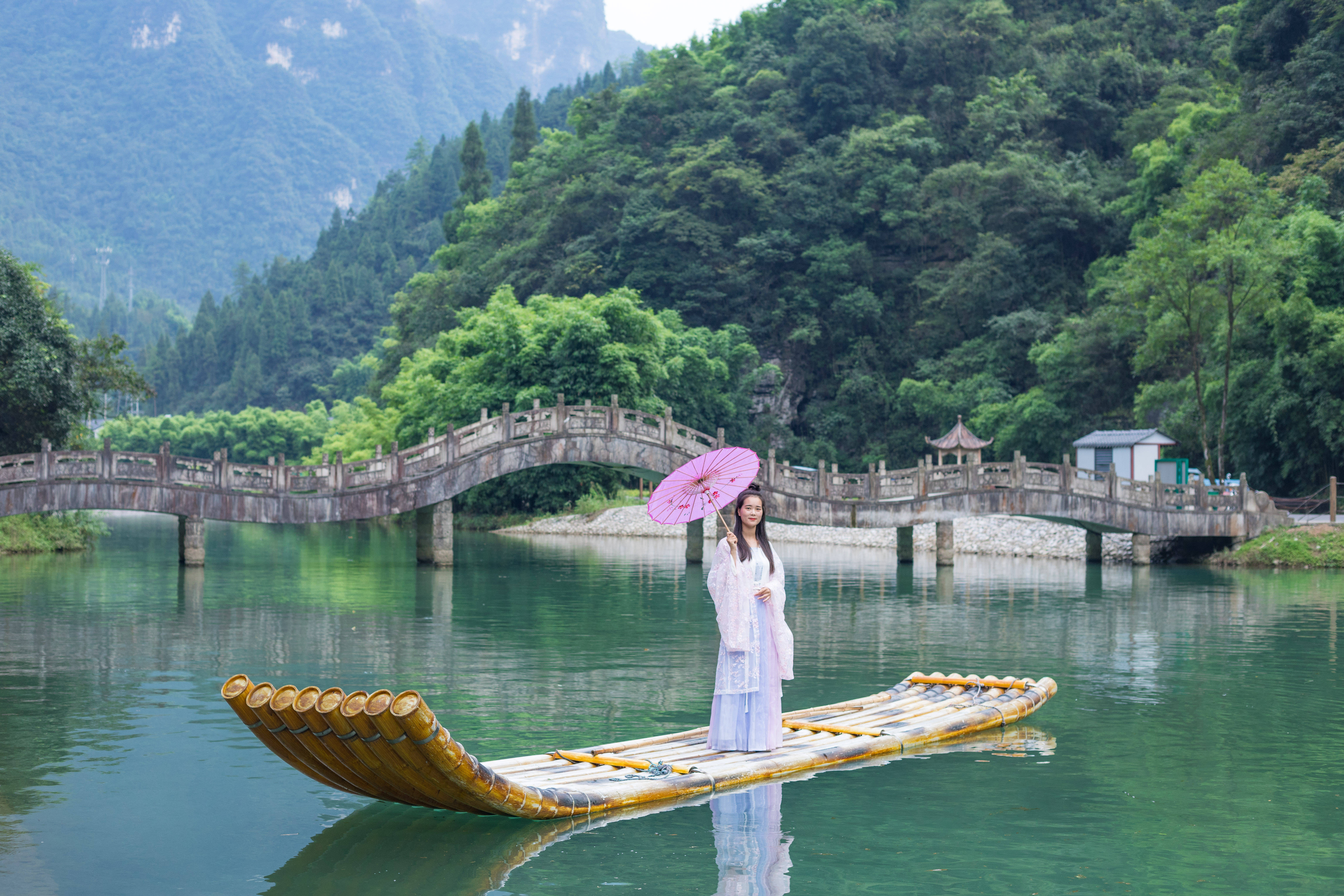 亚洲最高叠水瀑布地湖北宜昌三峡竹海推出国庆"感恩套餐"