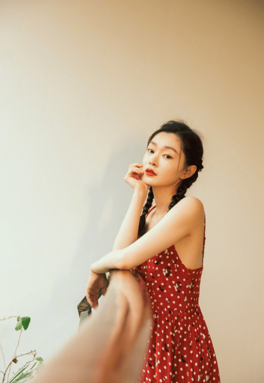 服装|“气质男”都喜欢的风格？看宋轶如何诠释，原来都爱小吊带